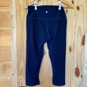 Lululemon Navy Blue crop leggings